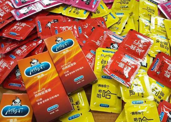 買的避孕套包裝外有油
