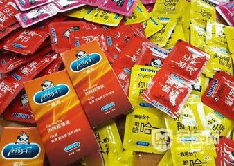 買的避孕套包裝外有油