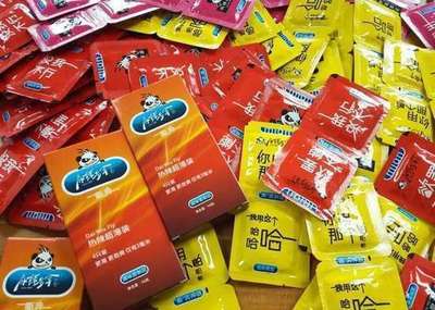 買的避孕套包裝外有油