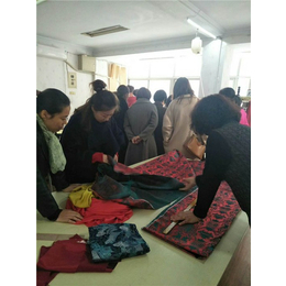淄博服裝包裝工人