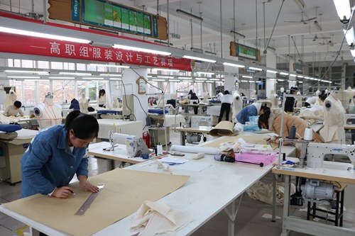 淄博服裝包裝工人